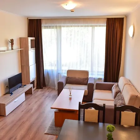 Cedar Apartment *